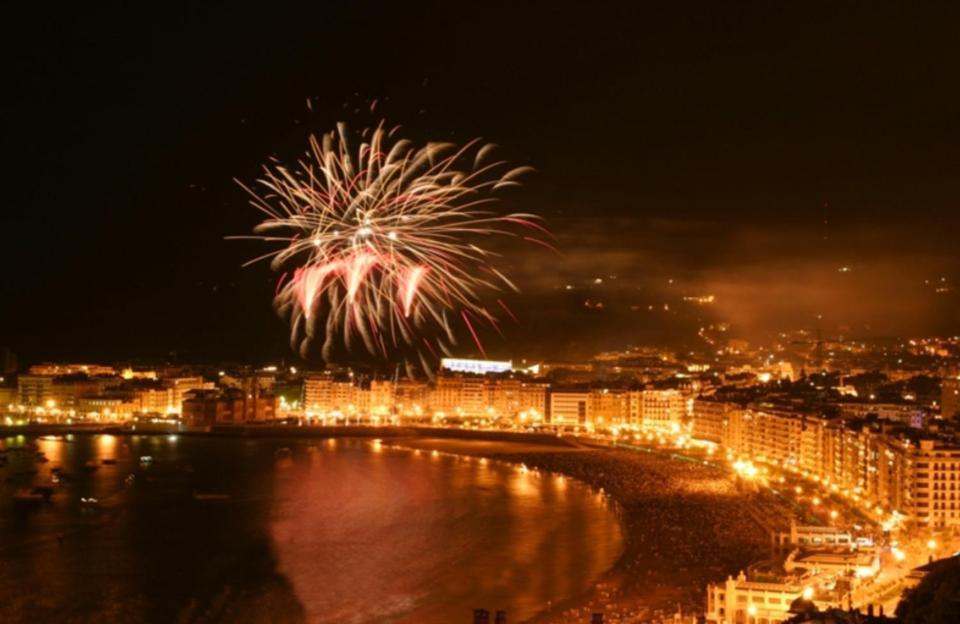 Beach Accommodation Apartment San Sebastian Buitenkant foto